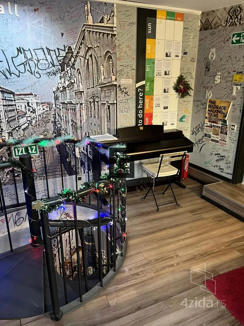 Šestoiposoban stan | 4zida