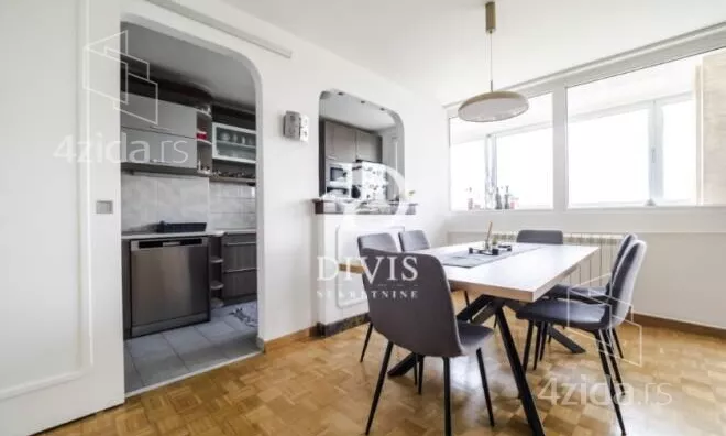 Četvoroiposoban stan | 4zida