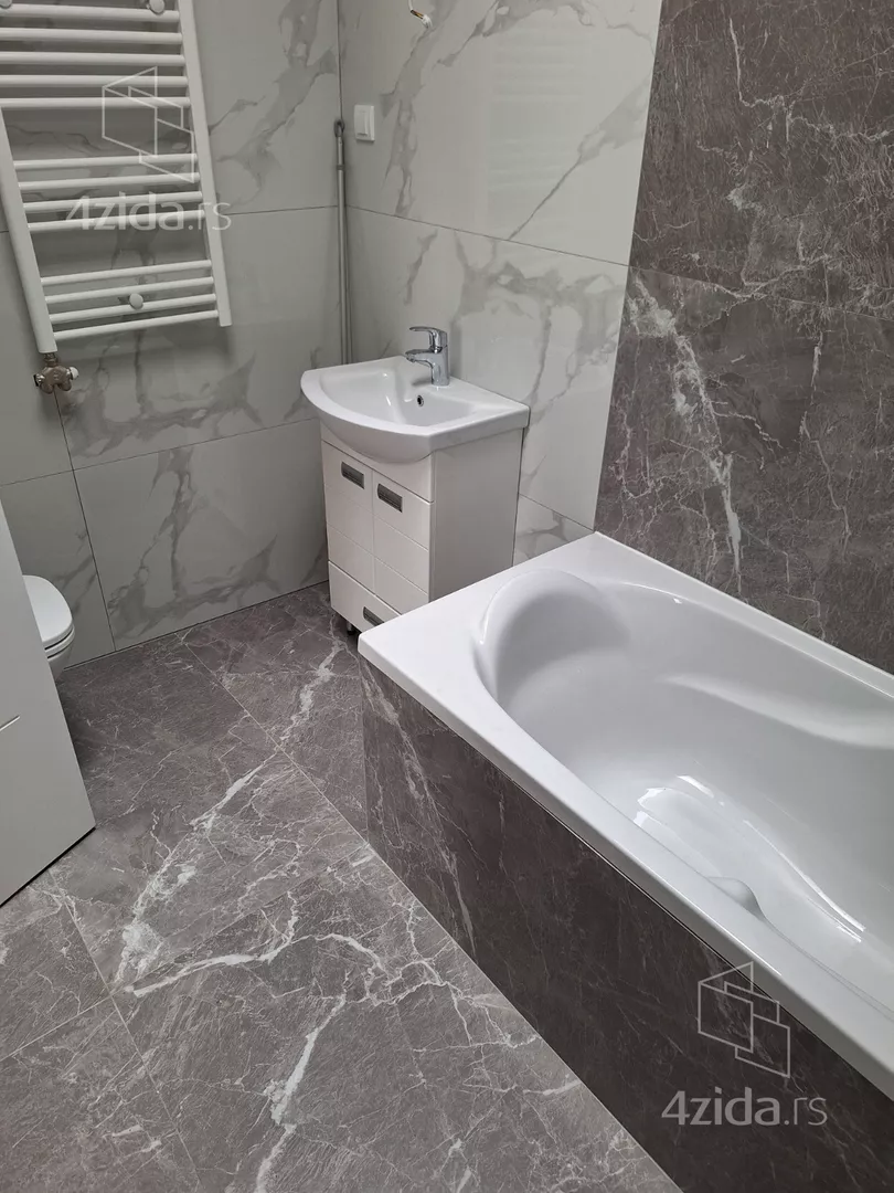 Šestosoban stan | 4zida