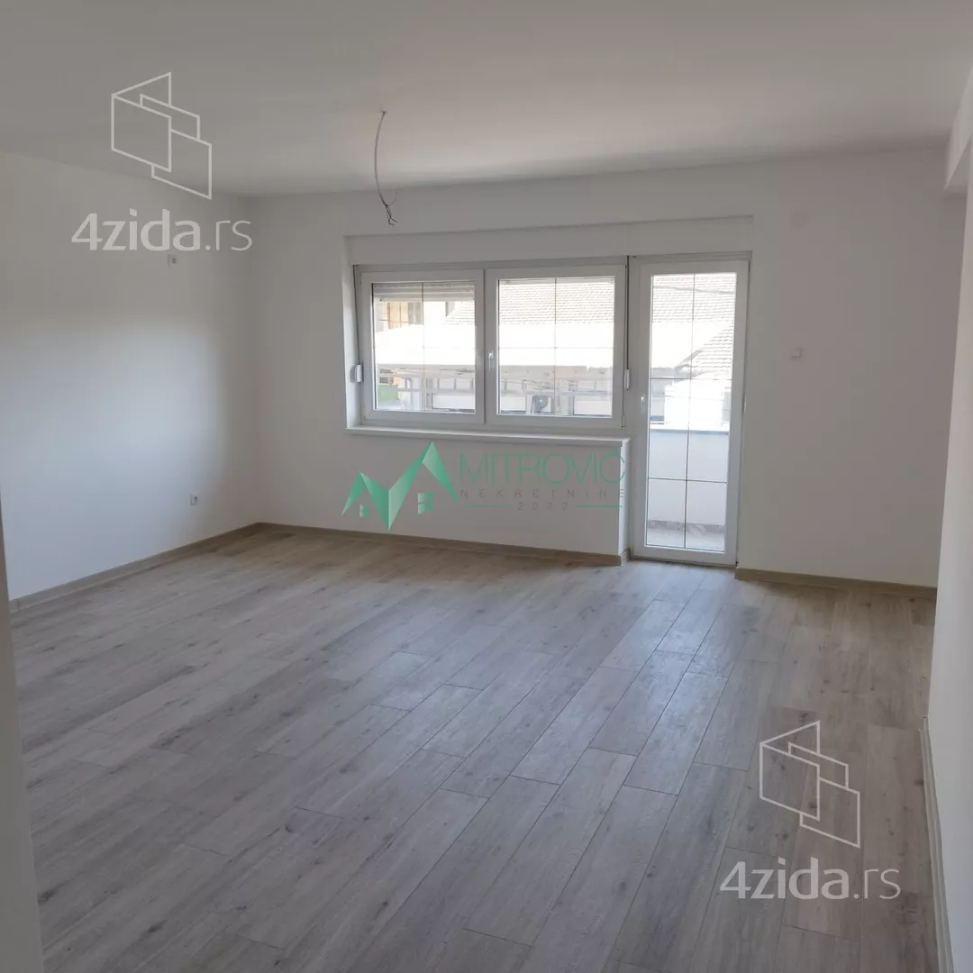 Šestosoban stan | 4zida