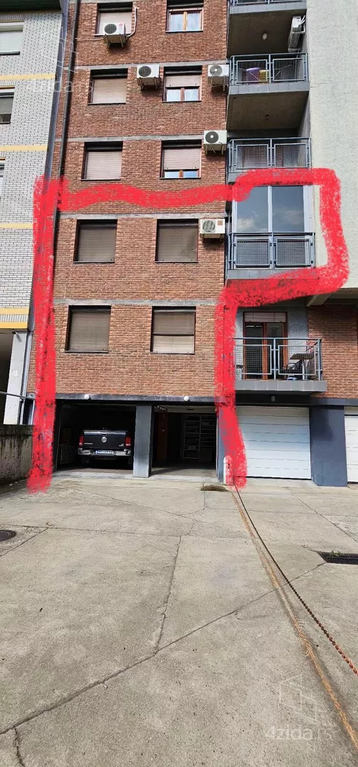 Petosoban stan | 4zida