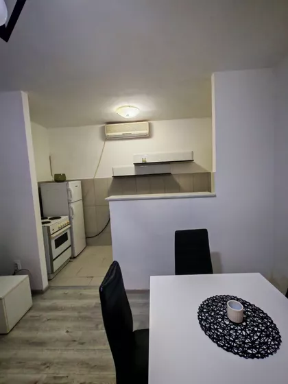 Kneza Lazara 5 | 4zida.rs