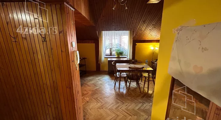 Četvoroiposoban stan | 4zida