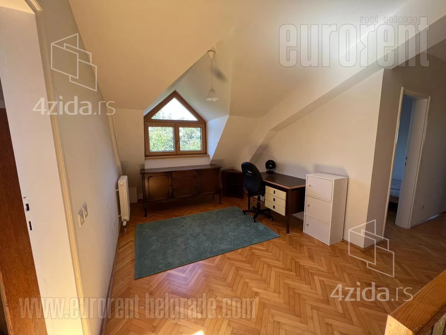 Četvoroiposoban stan | 4zida