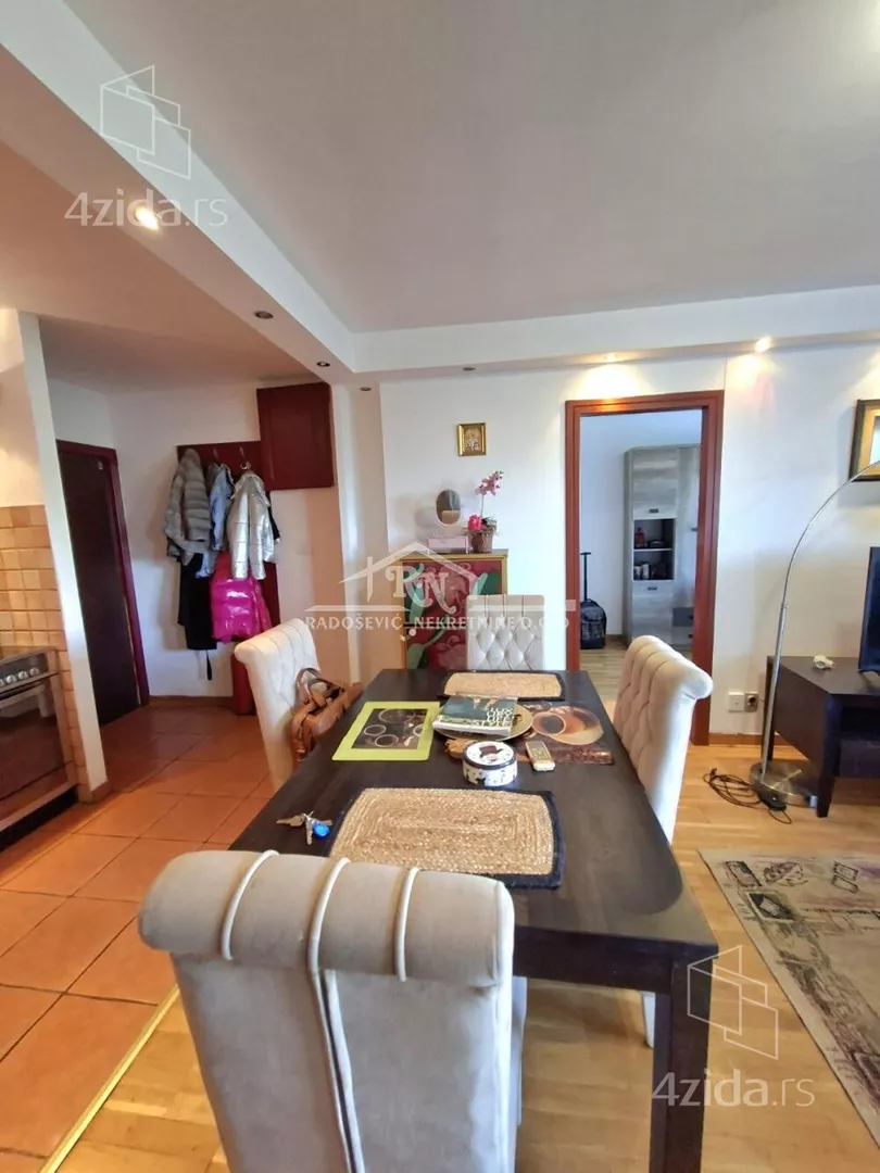 Dvoiposoban stan | 4zida