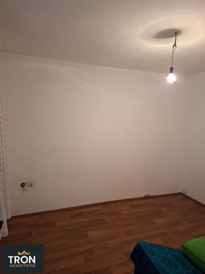 Okolne lokacije | 4zida.rs