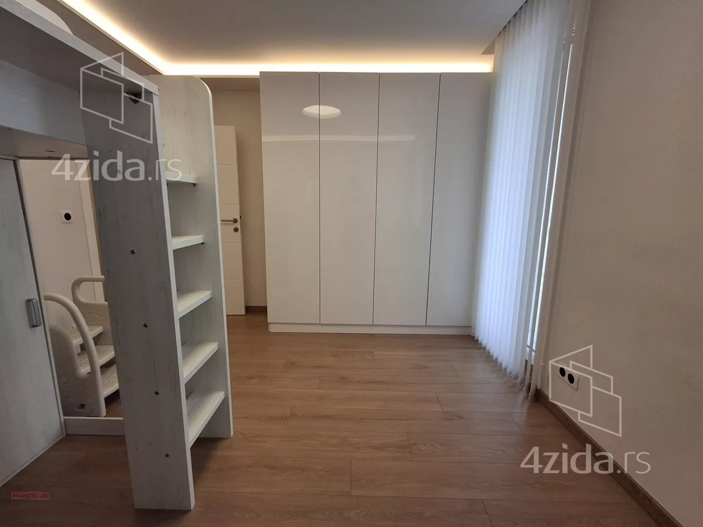 Petosoban stan | 4zida