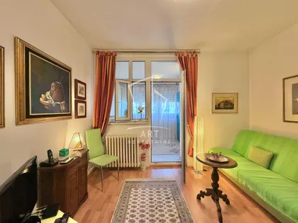 Ustanička | 4zida.rs