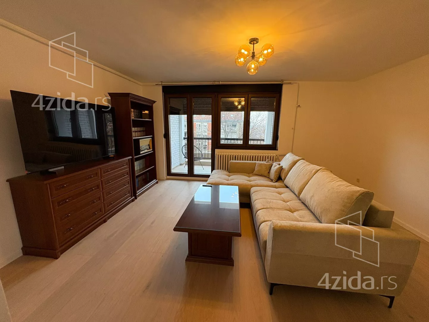 Troiposoban stan | 4zida