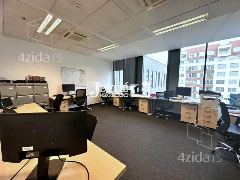 Poslovna zgrada | 4zida