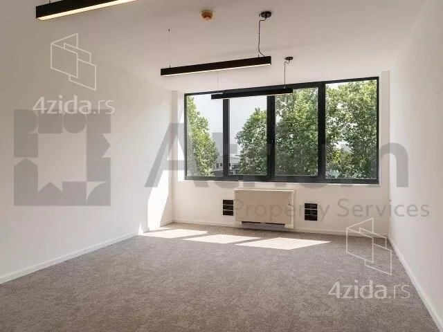 Poslovna zgrada | 4zida