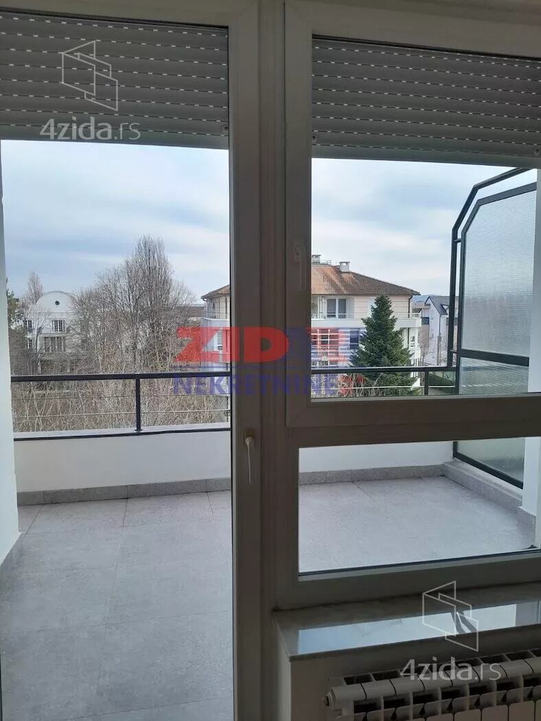 Četvoroiposoban stan | 4zida