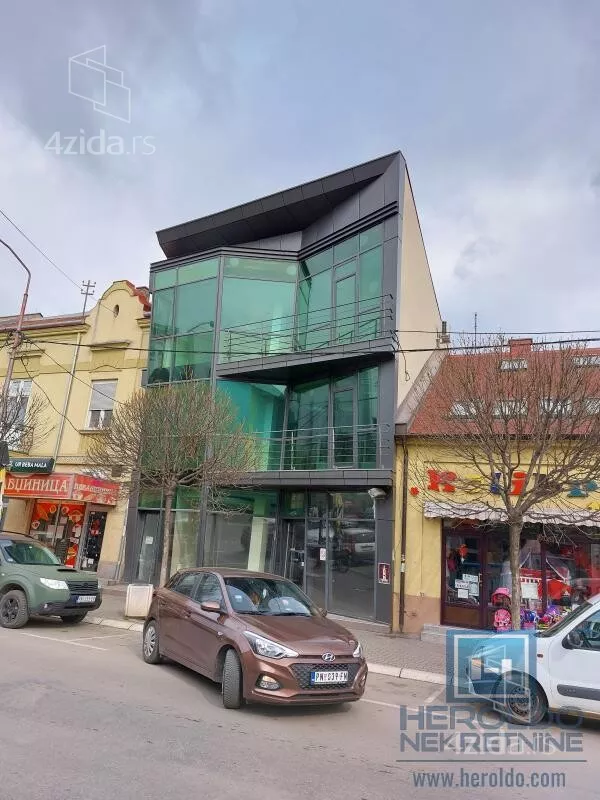 Poslovna zgrada | 4zida