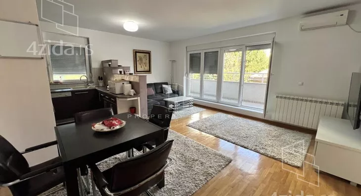 Petosoban stan | 4zida