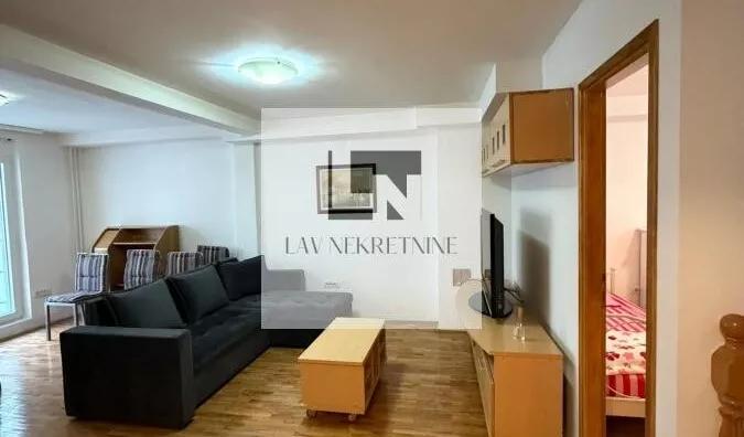 Šestosoban stan | 4zida