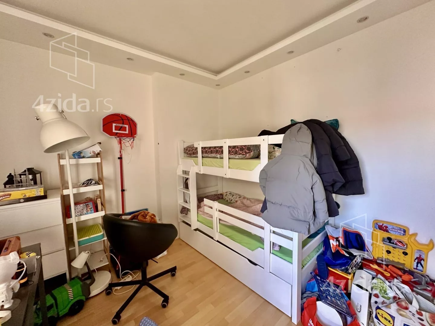 Petosoban stan | 4zida