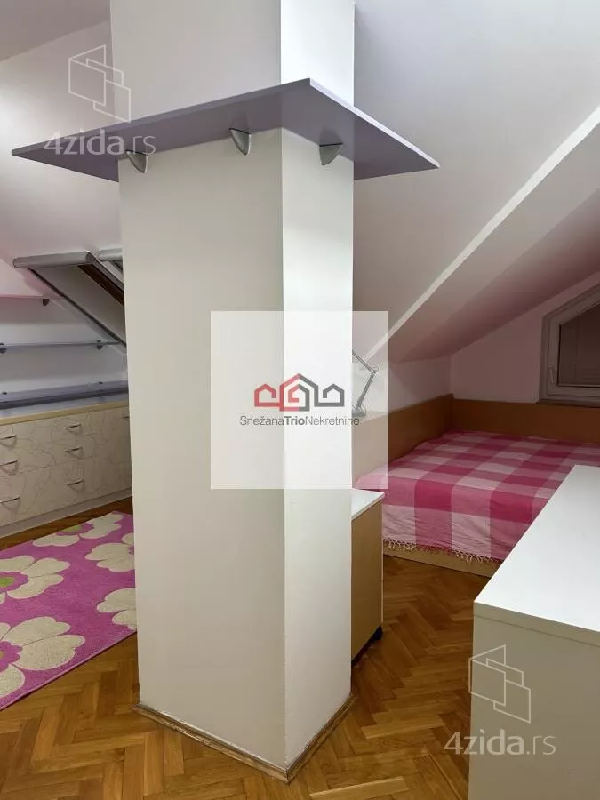 Četvoroiposoban stan | 4zida