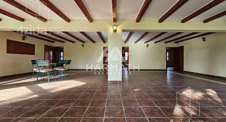 Poslovna zgrada | 4zida