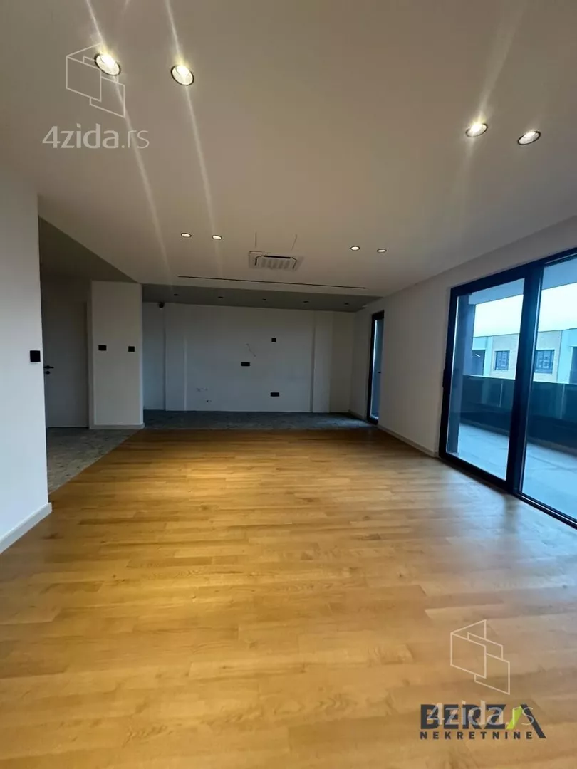 Petosoban stan | 4zida