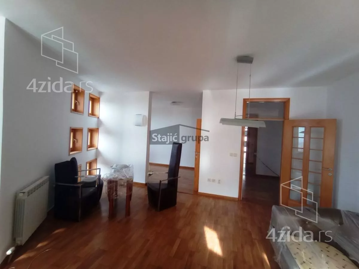 Petosoban stan | 4zida