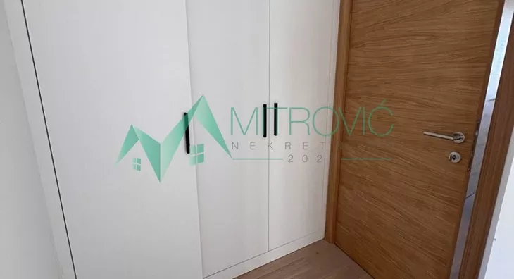 Šestosoban stan | 4zida