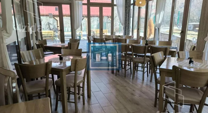 Poslovna zgrada | 4zida