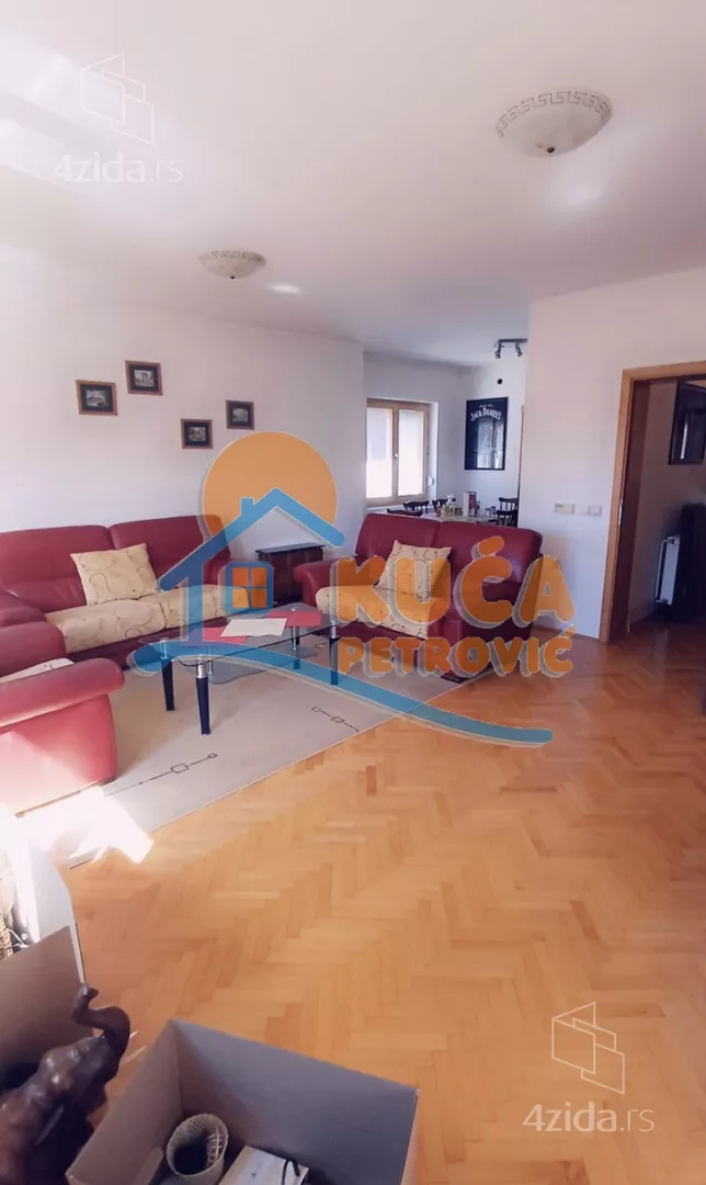 Troiposoban stan | 4zida