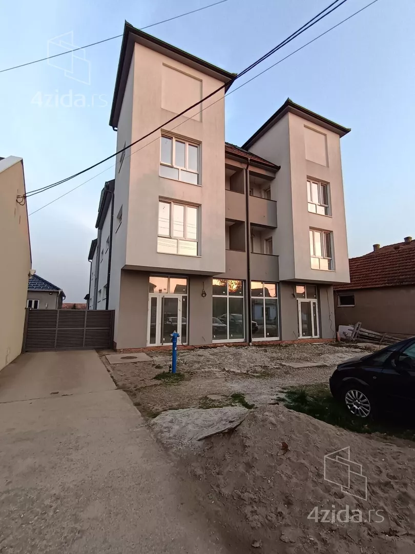 Poslovna zgrada | 4zida