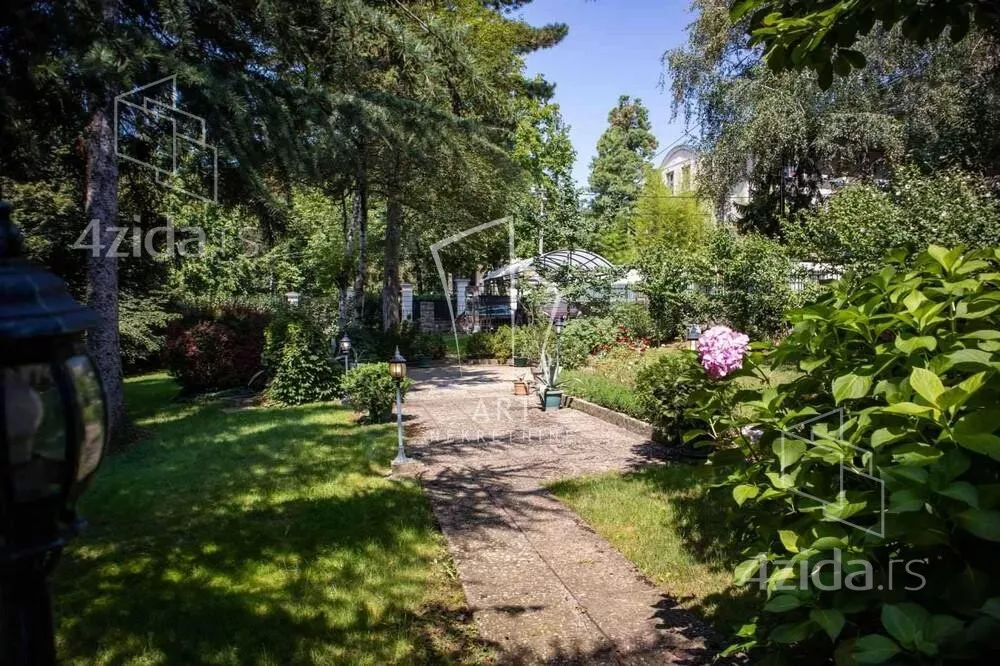 Petoiposoban stan | 4zida