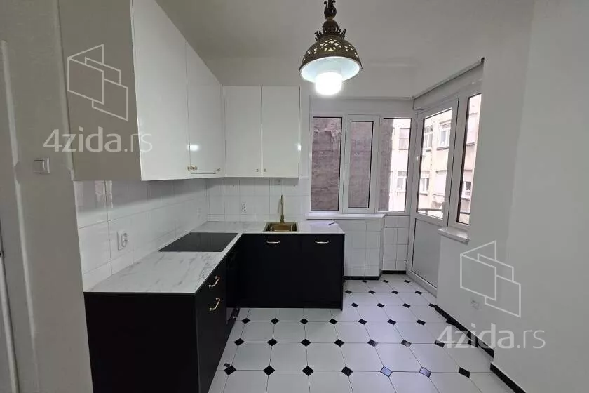 Četvoroiposoban stan | 4zida