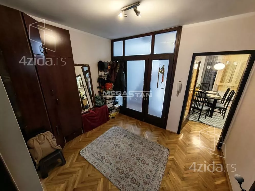 5-etažna kuća | 4zida