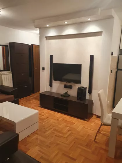 Crveni Krst Vračar | 4zida.rs