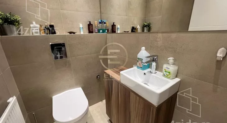 Četvoroiposoban stan | 4zida