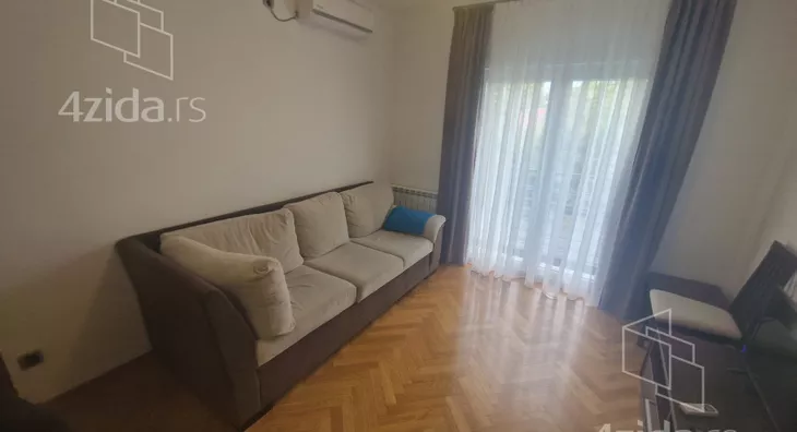 Šestosoban stan | 4zida