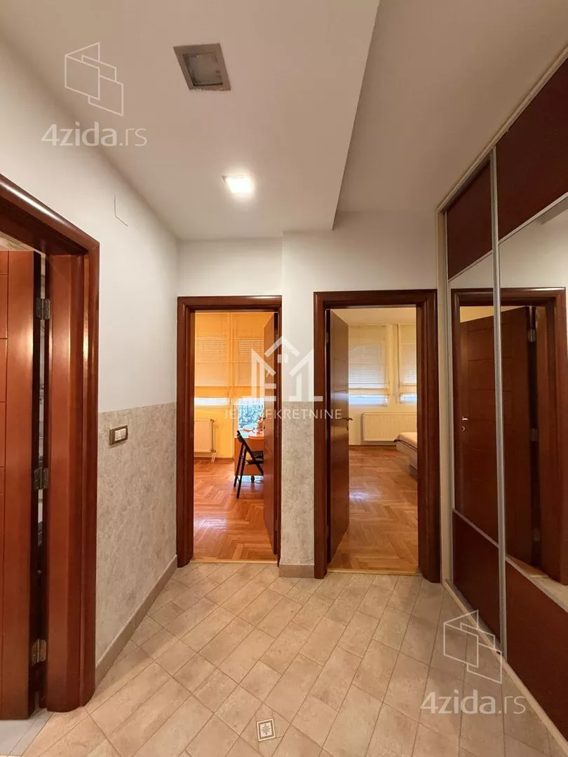 Petosoban stan | 4zida