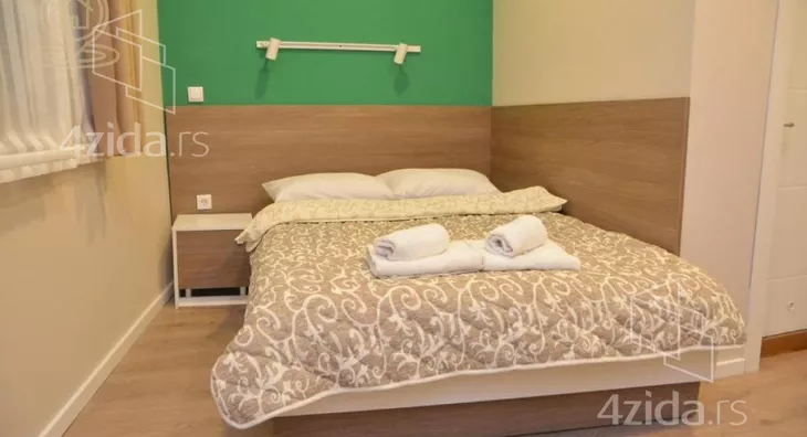 Poslovna zgrada | 4zida