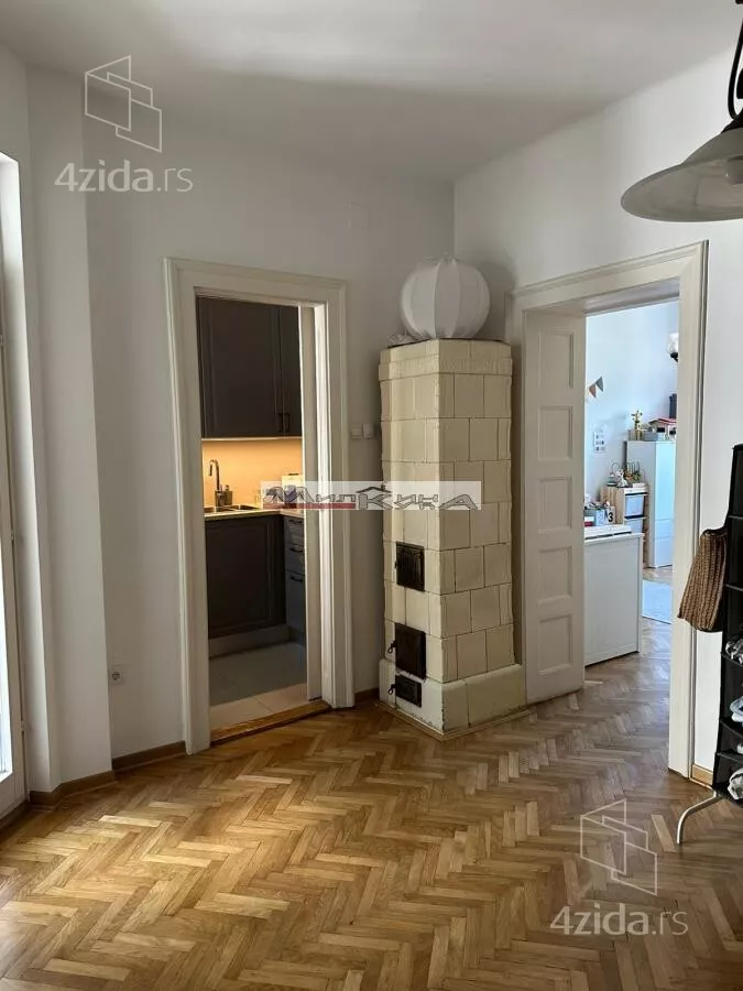 Četvoroiposoban stan | 4zida