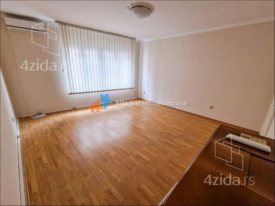 Četvoroiposoban stan | 4zida