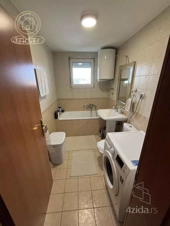 Šestosoban stan | 4zida