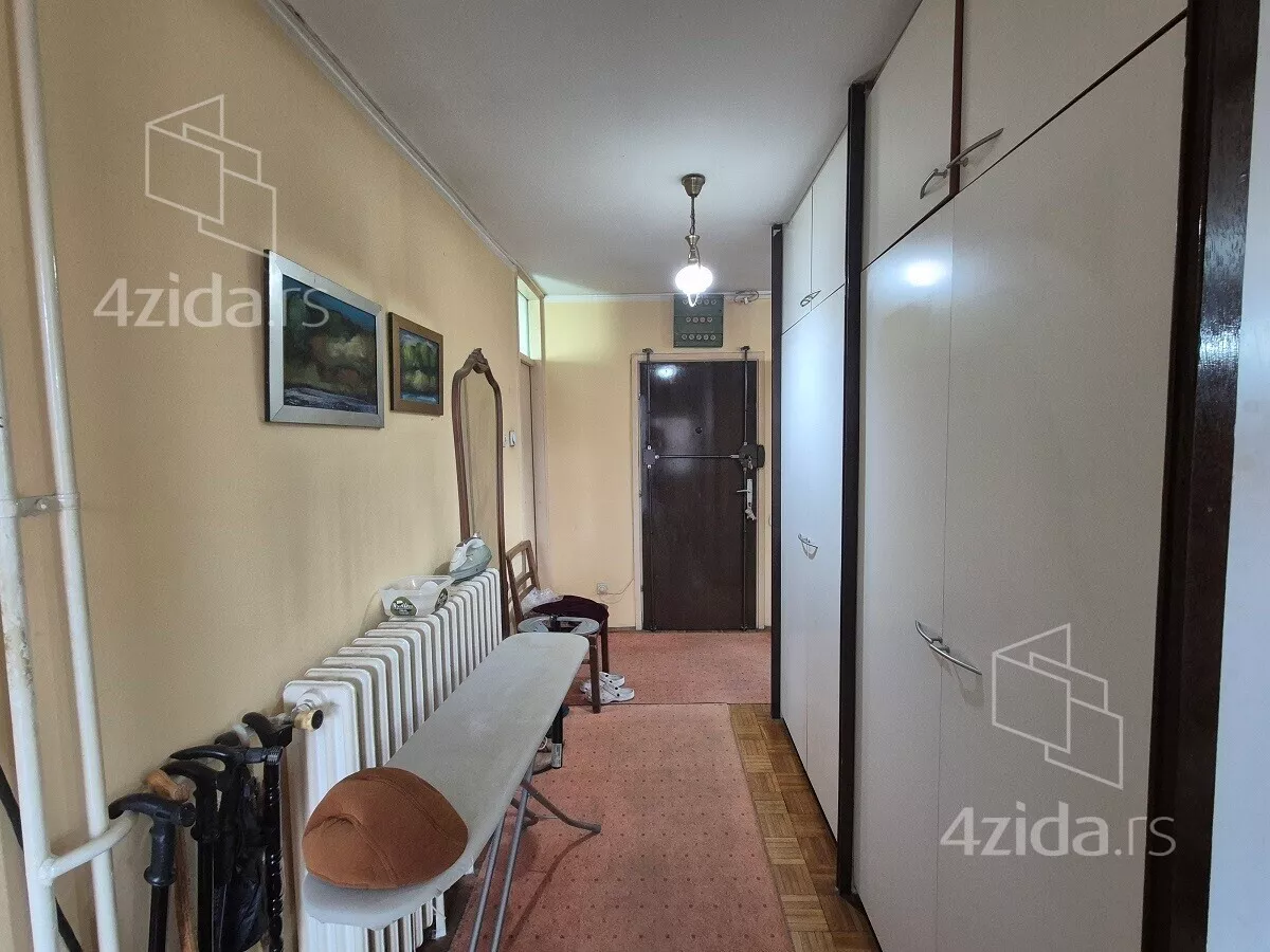 Četvoroiposoban stan | 4zida