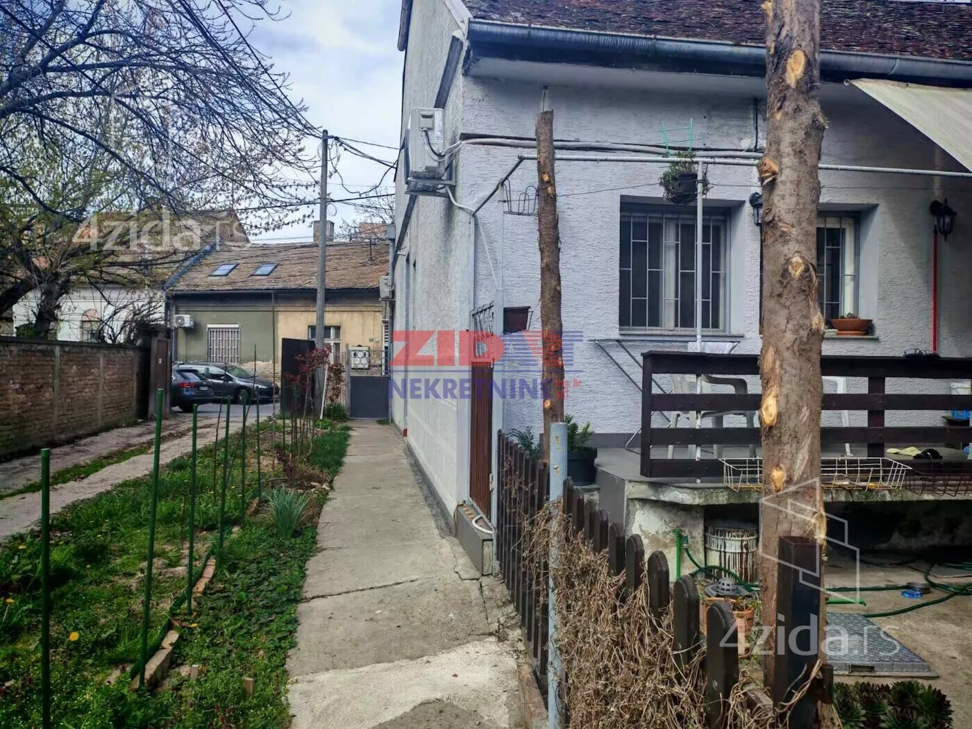 Troiposoban stan | 4zida