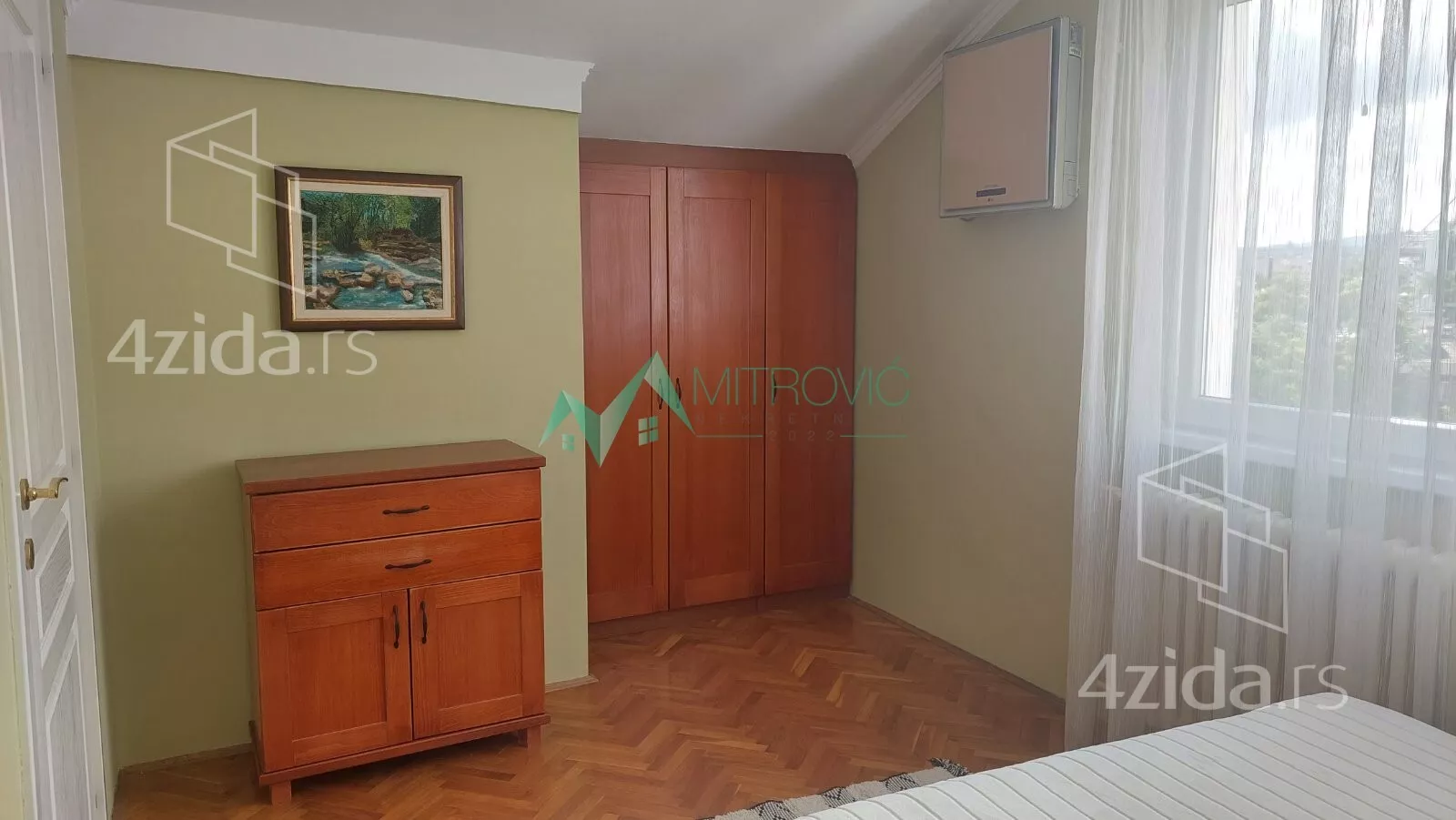 Troiposoban stan | 4zida