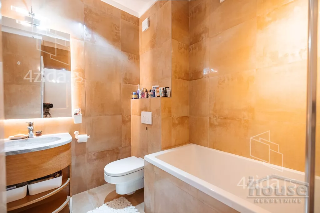 Šestosoban stan | 4zida