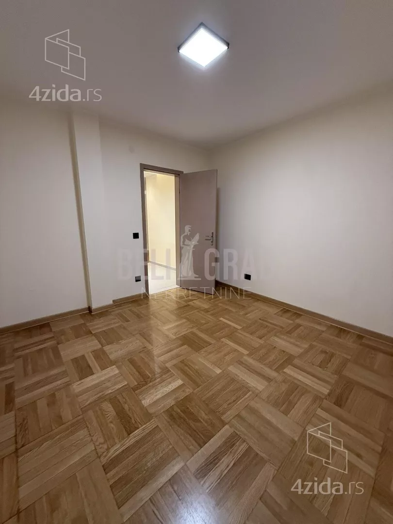 Četvoroiposoban stan | 4zida