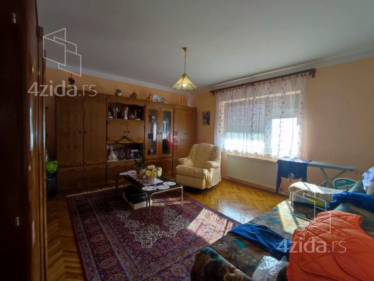 Poslovna zgrada | 4zida