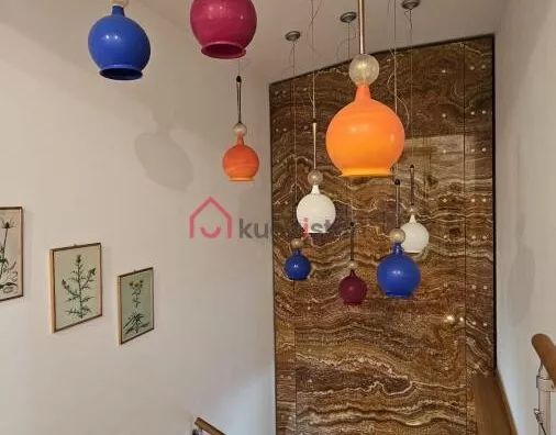 Sedmosoban stan | 4zida