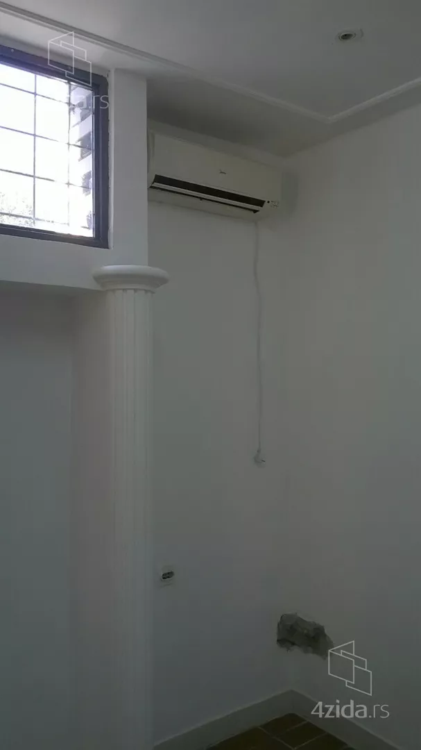 Lokal | 4zida