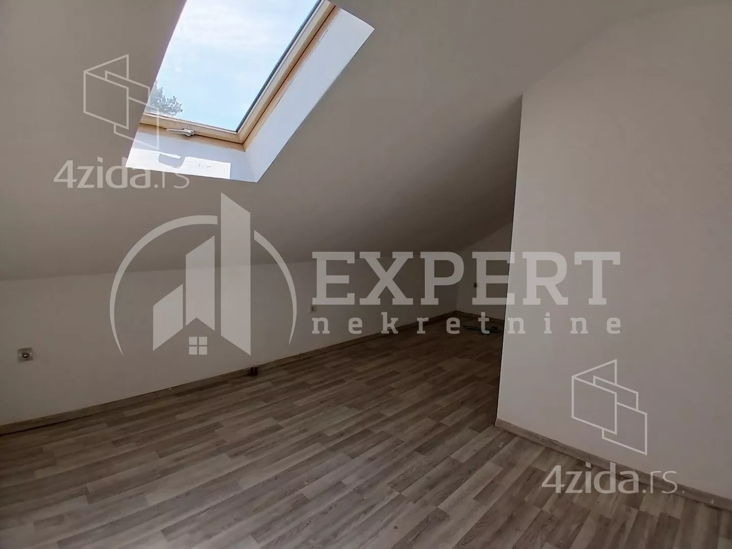 Lokal | 4zida