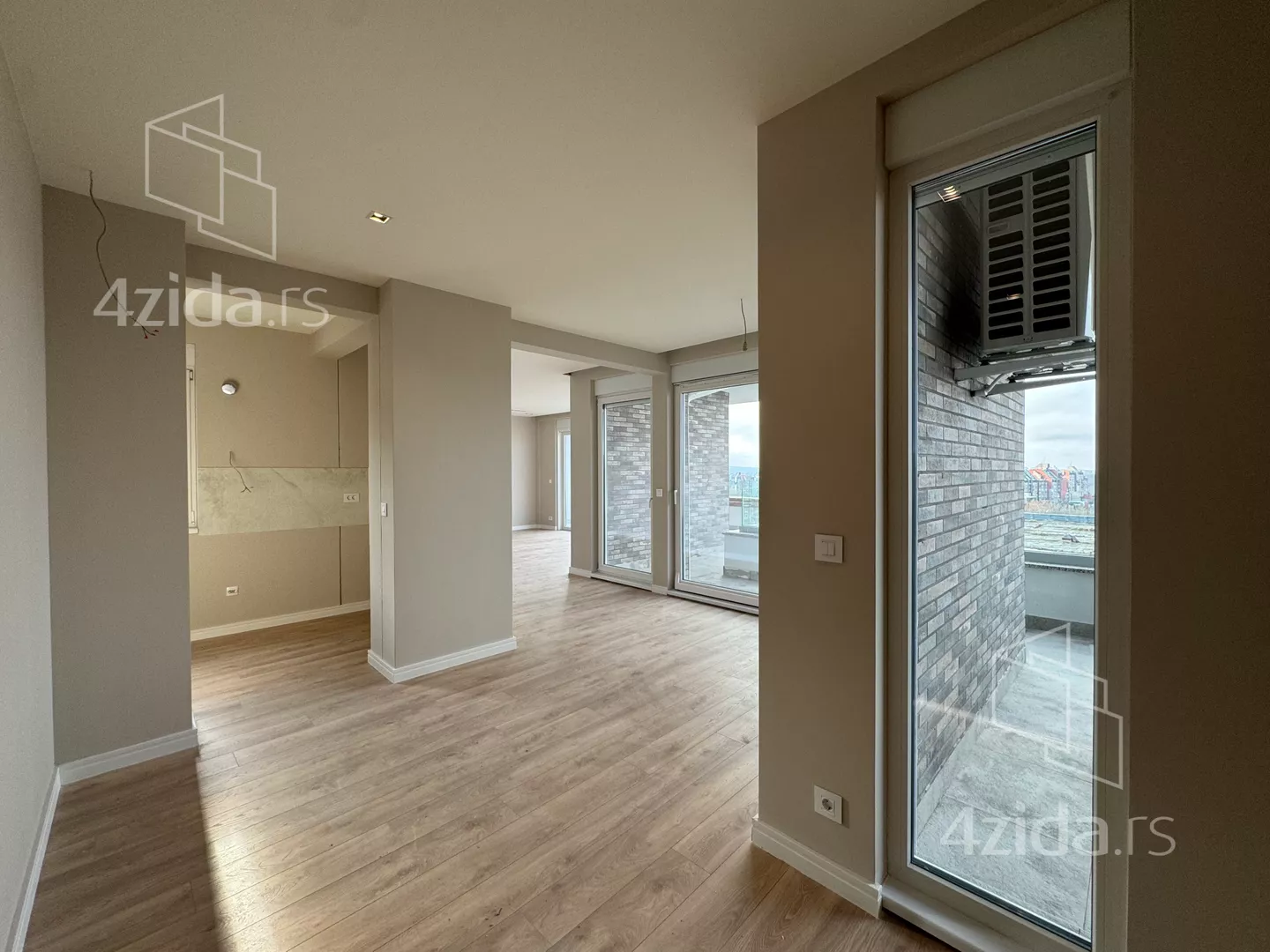 Petosoban stan | 4zida