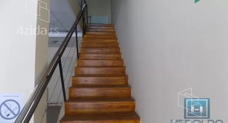 Poslovna zgrada | 4zida